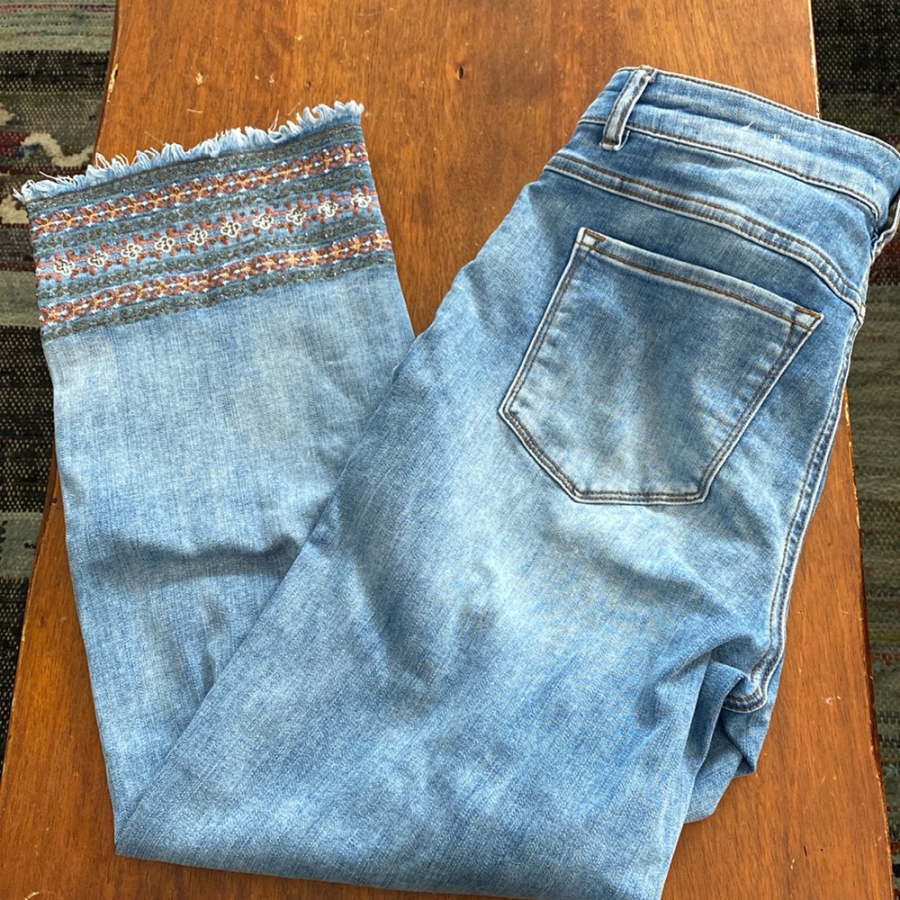 Tribal Jeans- Audrey Mid-rise straight crop
